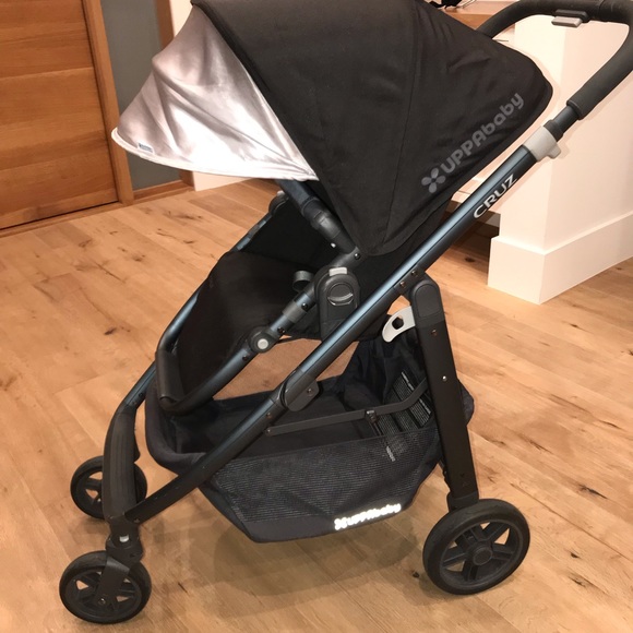 2017 Uppababy Cruz stroller (Jake/black) - Picture 5 of 8
